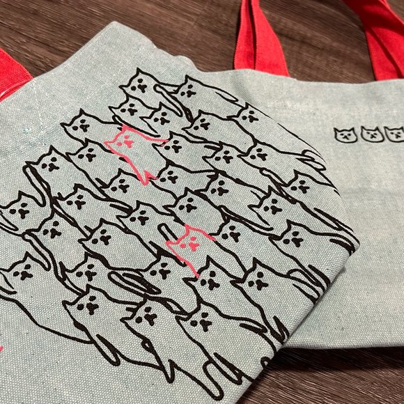 Loop Kitten Cat Tote Bag ❘ Travel Bag ❘ Causal Bag ❘ 2-Handle Bag ❘ Animal Print - Picture 4 of 5